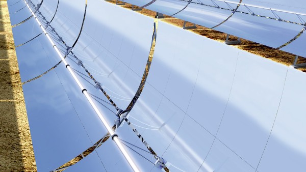 Tra gli impianti fotovoltaici si annoverano anche le centrali paraboliche.