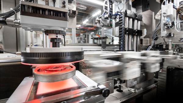 Elevatissimi livelli di dinamica grazie ad un sistema di trasferimento del portapezzo ad azionamento diretto
